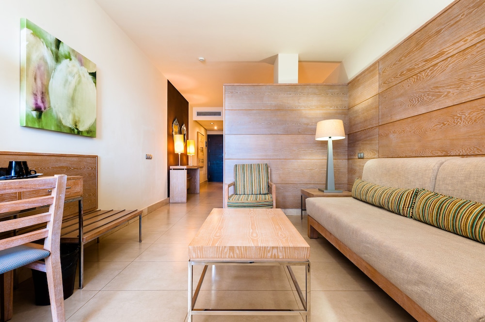 Suite junior, balcón, vistas al mar (Single use) del hotel Kn Arenas del Mar. Foto 2