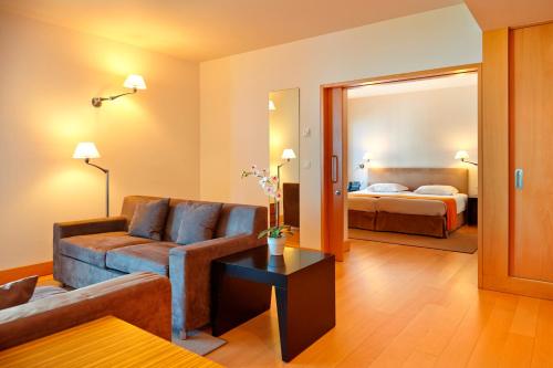 Apartamento Premium con vistas laterales al mar del hotel Golden Residence. Foto 3