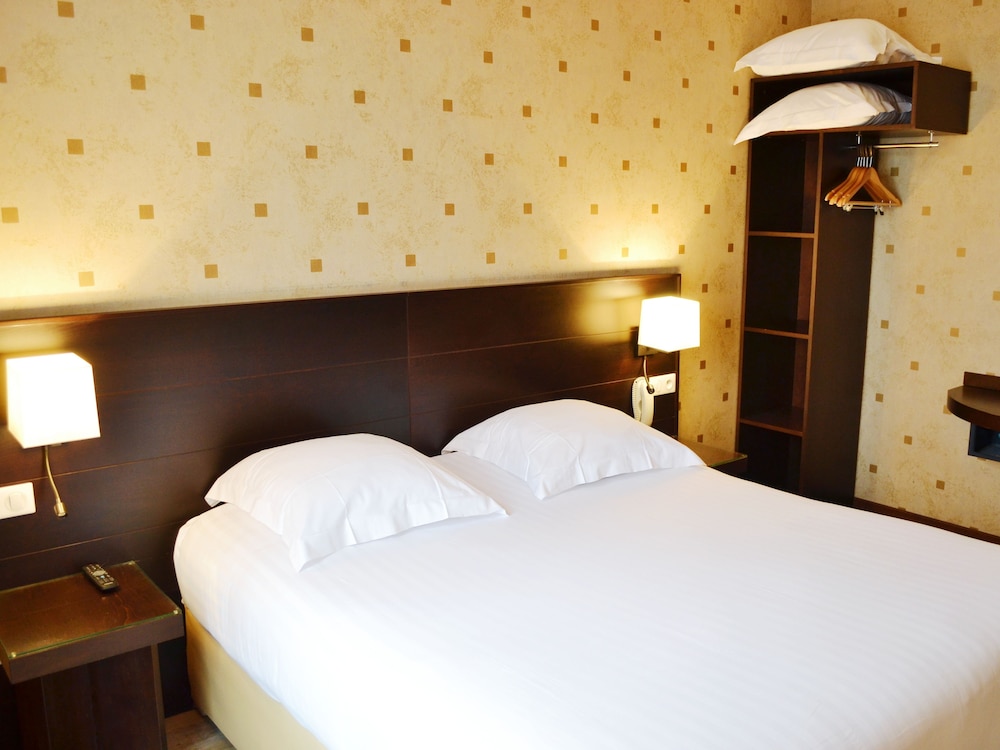 Habitación superior con 1 cama doble o 2 individuales del hotel Exposition Tour Eiffel. Foto 5
