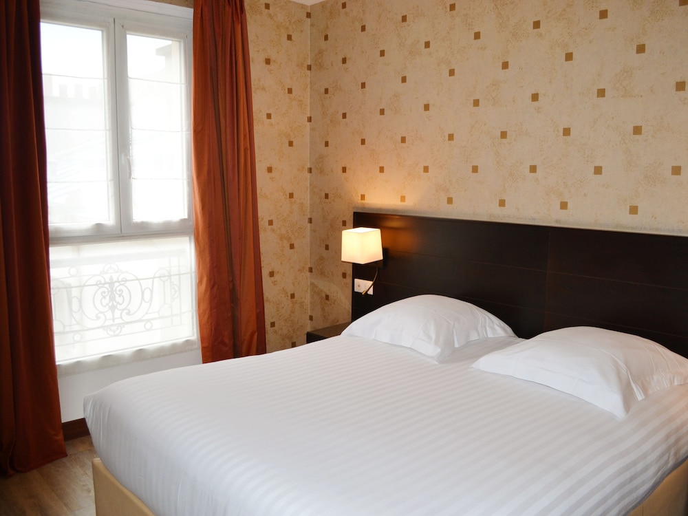 Habitación familiar del hotel Exposition Tour Eiffel. Foto 2