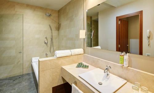 Habitación Superior con cama supletoria del hotel Sercotel Ciutat De Montcada