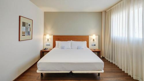 Habitación Superior con cama supletoria del hotel Sercotel Ciutat De Montcada. Foto 2