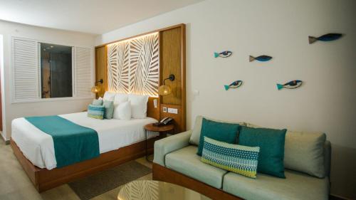 Junior suite Vista Mar Balcón o Terraza Suite Sofá Cama incluido 1 Cama Individual del hotel Dreams Macao Beach Punta Cana. Foto 3