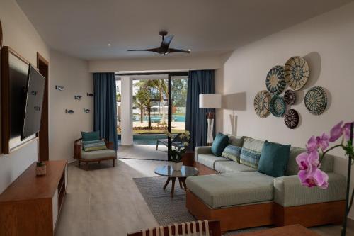 Suite Principal Preferred Club con acceso a la piscina del hotel Dreams Macao Beach Punta Cana. Foto 2