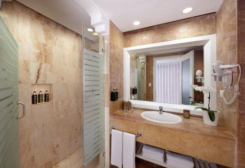 Habitación Premium Tropical Palms del hotel Melia Punta Cana Beach Resort - Adults Only All Inclusive. Foto 2