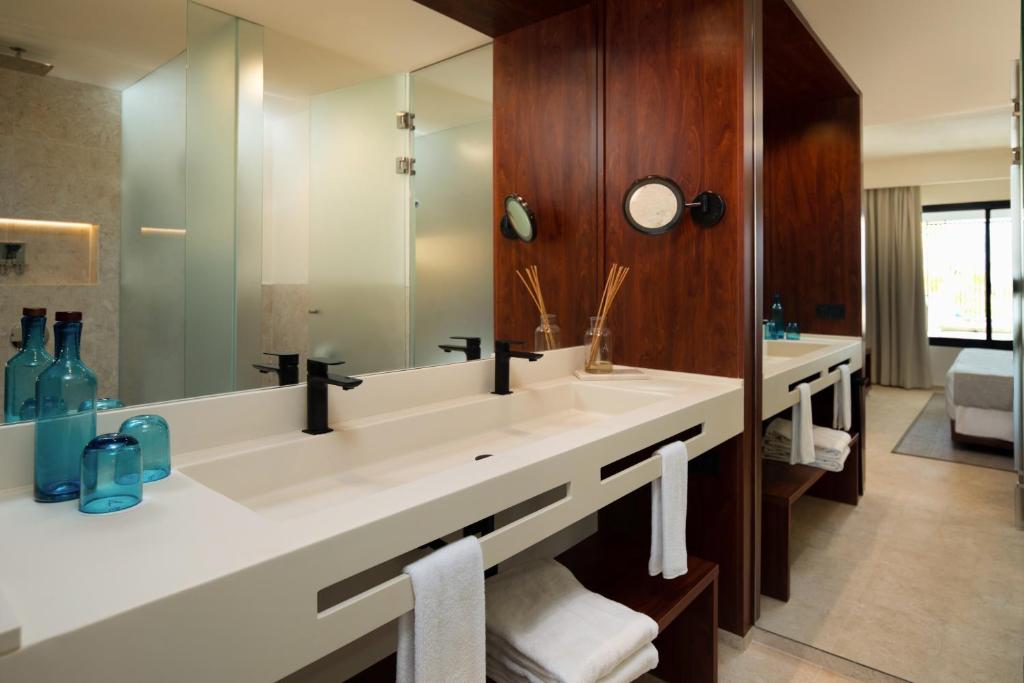 Viento Suite del hotel Live Aqua Beach Resort Punta Cana. Foto 1