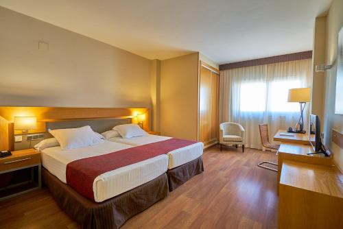 Habitación Doble con cama supletoria del hotel Guadalmedina