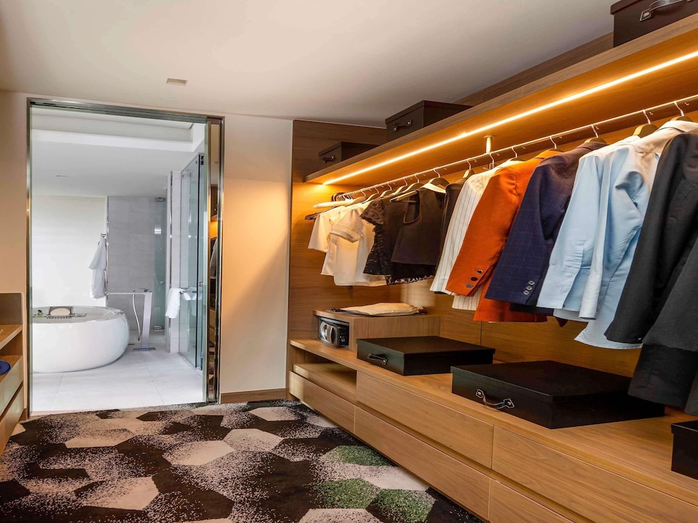 SUITE PRESTIGE EN PLANTA EXECUTIVE: acceso al Club Millésime, cama king size y vistas al Ángel del hotel Sofitel Mexico City Reforma. Foto 3