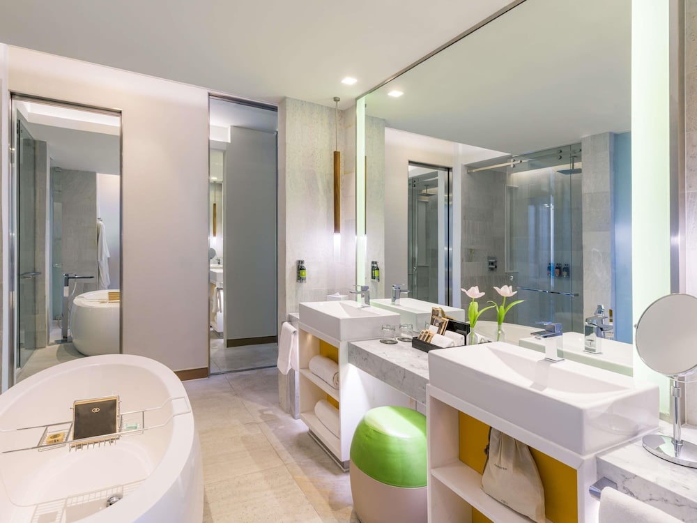 SUITE PRESTIGE EN PLANTA EXECUTIVE: acceso al Club Millésime, cama king size y vistas al Ángel del hotel Sofitel Mexico City Reforma. Foto 6