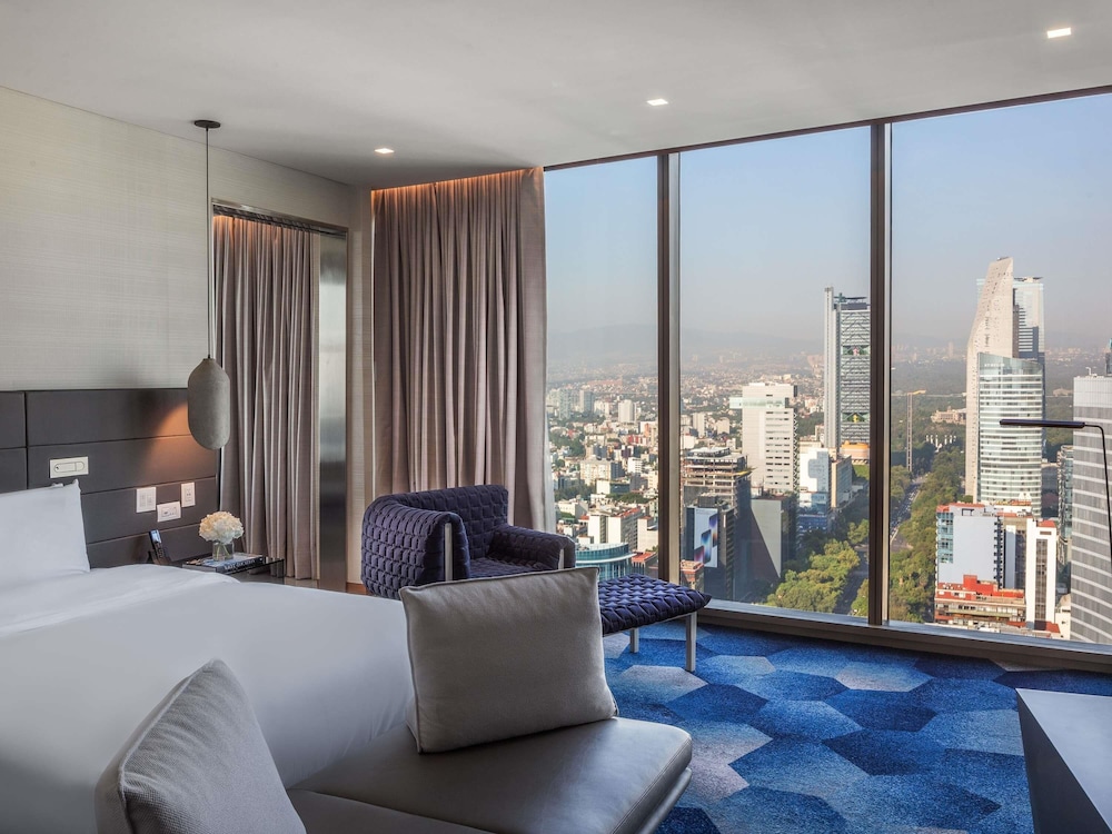 SUITE OPERA con acceso al club Millésime, cama king size y vistas al Ángel de la Independencia del hotel Sofitel Mexico City Reforma. Foto 6