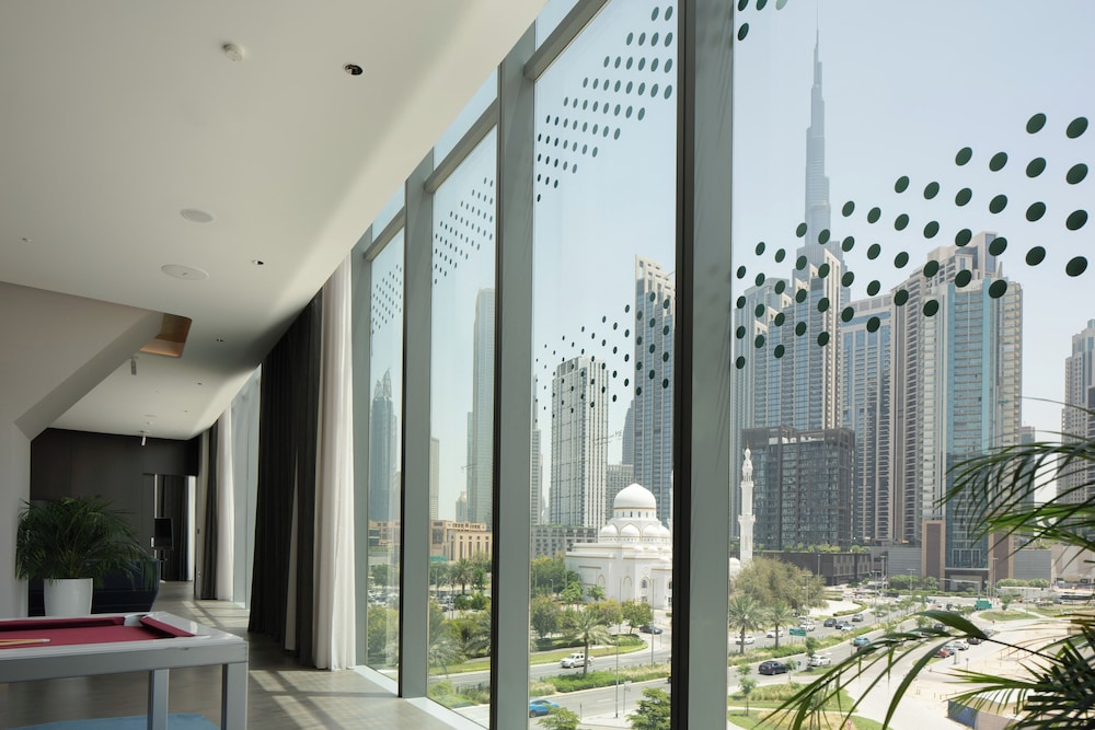 Suite Ultimate ME+ de 2 dormitorios con salón y jacuzzi del hotel Me Dubai By Meliá. Foto 2