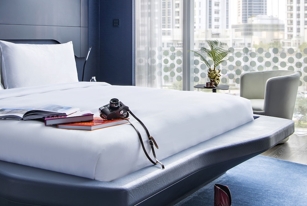 Suite Junior Extra ME+ con hueco y vistas al Burj Khalifa del hotel Me Dubai By Meliá