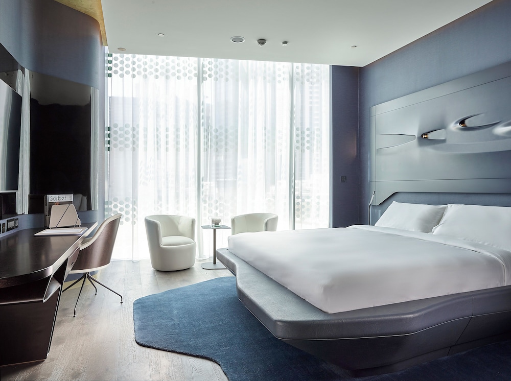 Suite Junior Extra ME+ con hueco y vistas al Burj Khalifa del hotel Me Dubai By Meliá. Foto 1