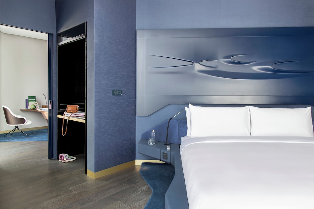 Suite Estudio ME+ con vistas al Burj Khalifa y jacuzzi del hotel Me Dubai By Meliá. Foto 3