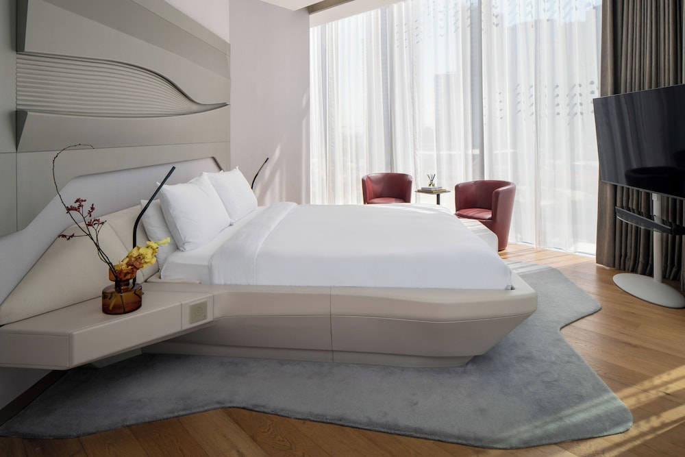Suite Beyond ME+ con vistas al Burj Khalifa y jacuzzi del hotel Me Dubai By Meliá