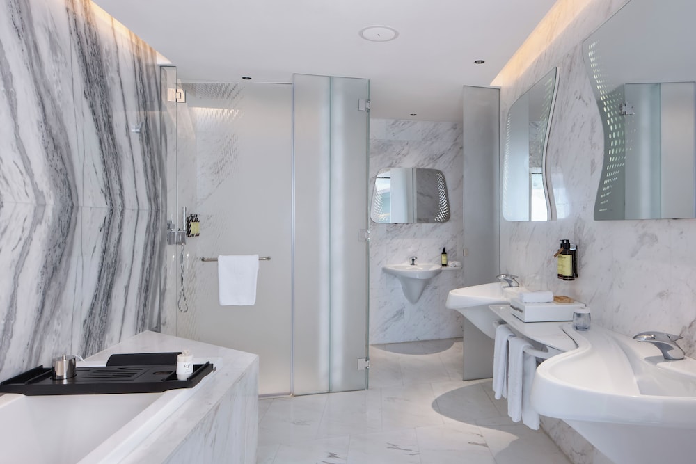 Beyond ME+ de Zaha Hadid y jacuzzi del hotel Me Dubai By Meliá. Foto 3