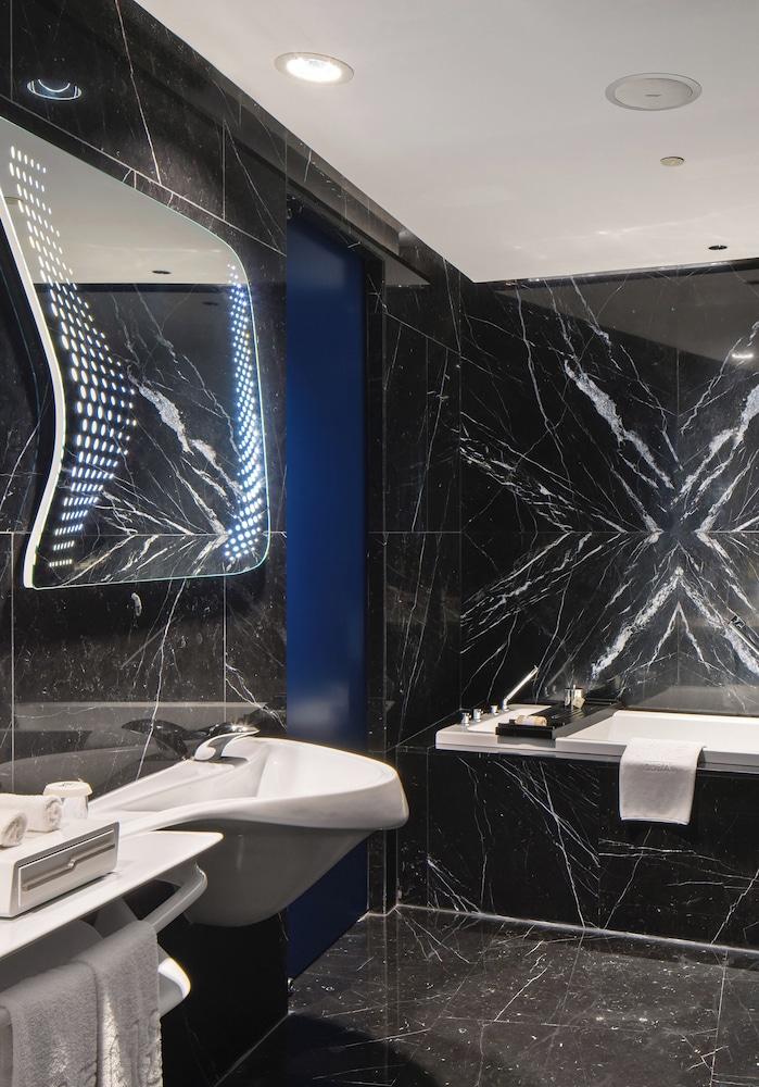 Suite Estudio ME+ con jacuzzi del hotel Me Dubai By Meliá. Foto 2