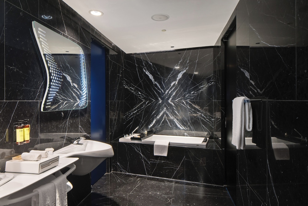 Suite Estudio ME+ con jacuzzi del hotel Me Dubai By Meliá. Foto 4