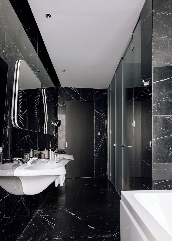 Suite Ultimate ME+ con jacuzzi del hotel Me Dubai By Meliá. Foto 13