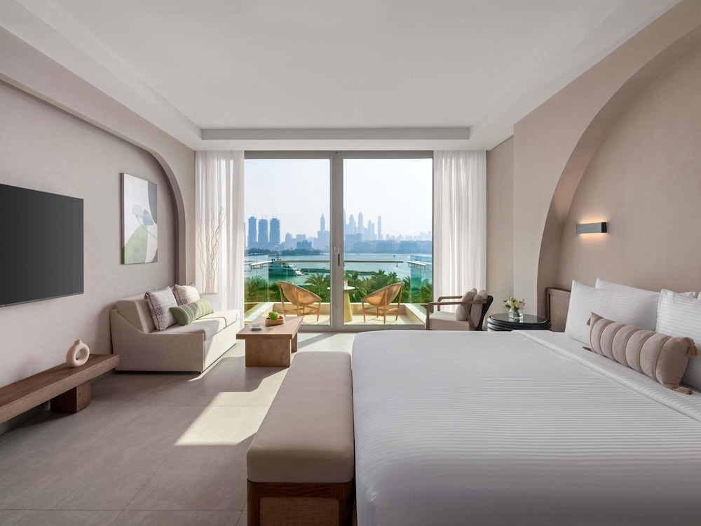 Habitación Deluxe, 1 cama de matrimonio grande, vistas al mar del hotel Rixos The Palm & Suites. Foto 3