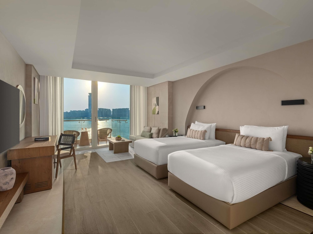 Habitación Deluxe, 1 cama de matrimonio grande, vistas al mar del hotel Rixos The Palm & Suites. Foto 4