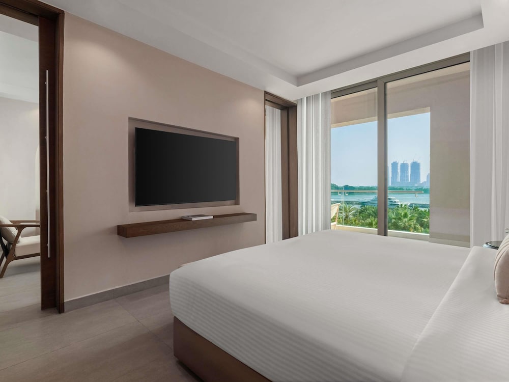 Suite junior, 1 cama de matrimonio grande, vistas al mar del hotel Rixos The Palm & Suites. Foto 1