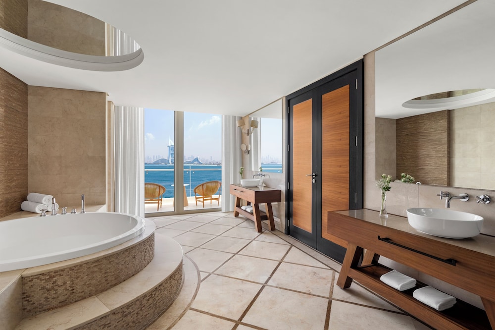 Suite, 2 camas dobles, vistas al mar (Panoramic) del hotel Rixos The Palm & Suites. Foto 8