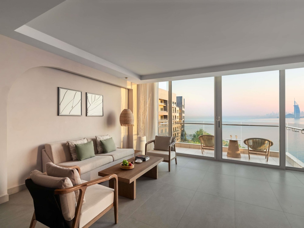 Suite sénior, 1 cama de matrimonio grande, vistas al mar del hotel Rixos The Palm & Suites. Foto 1