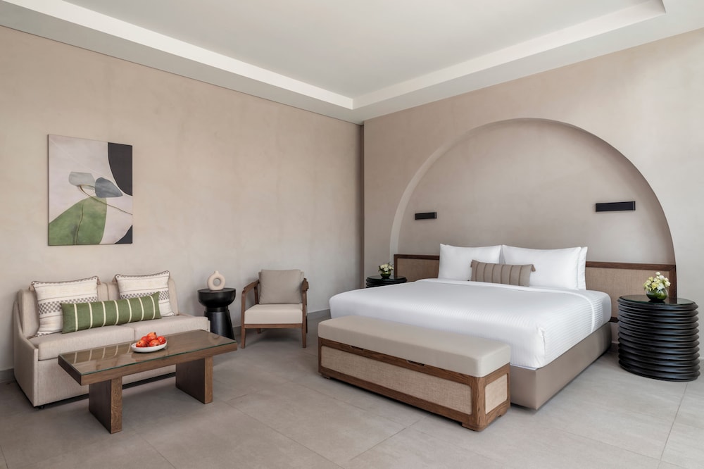 Habitación, 1 cama de matrimonio grande, acceso a la piscina del hotel Rixos The Palm & Suites. Foto 1