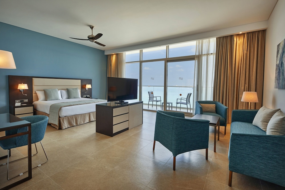 Suite Junior con vistas al mar del hotel Riu Dubai Beach Resort - All Inclusive