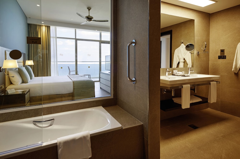 Suite Junior con vistas al mar del hotel Riu Dubai Beach Resort - All Inclusive. Foto 5