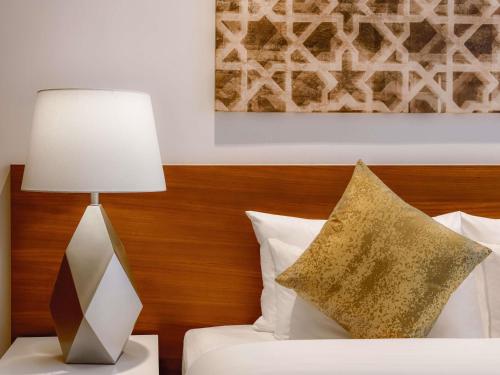 Suite Dubai del hotel Grand Mercure Dubai City. Foto 4