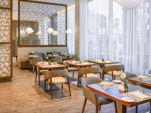Suite Dubai del hotel Grand Mercure Dubai City. Foto 8