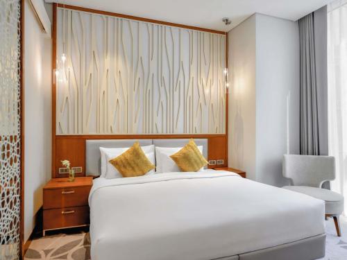 Suite Deluxe del hotel Grand Mercure Dubai City. Foto 1
