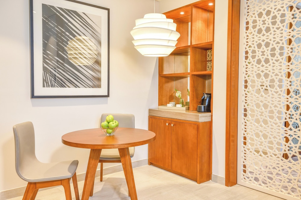 Deluxe Suite del hotel Grand Mercure Dubai City. Foto 10