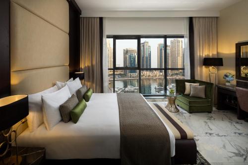 Habitación Club con acceso al club lounge - 1 cama extragrande - Planta superior del hotel Millennium Place Marina