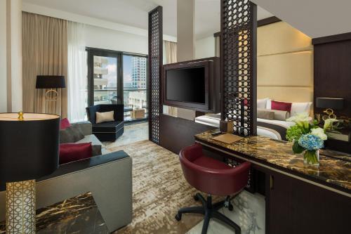 Habitación Executive Place con balcón del hotel Millennium Place Marina. Foto 2