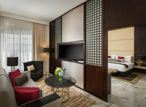 Suite Executive con balcón del hotel Millennium Place Marina. Foto 2