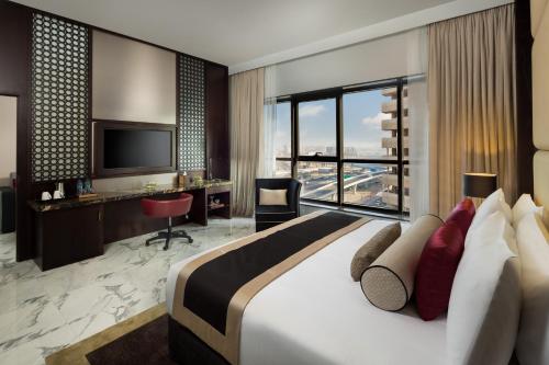 Suite Executive con balcón del hotel Millennium Place Marina. Foto 3