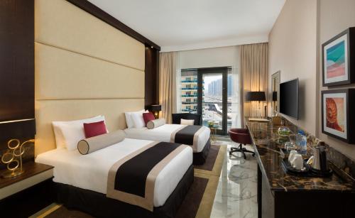 Habitación Doble Deluxe con balcón - 2 camas del hotel Millennium Place Marina. Foto 4