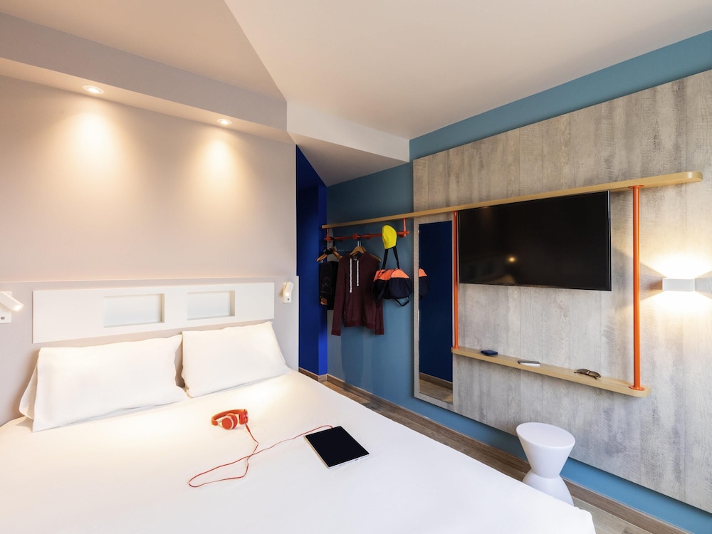 Habitación Estándar con una cama matrimonial del hotel ibis budget Aguascalientes Norte. Foto 1