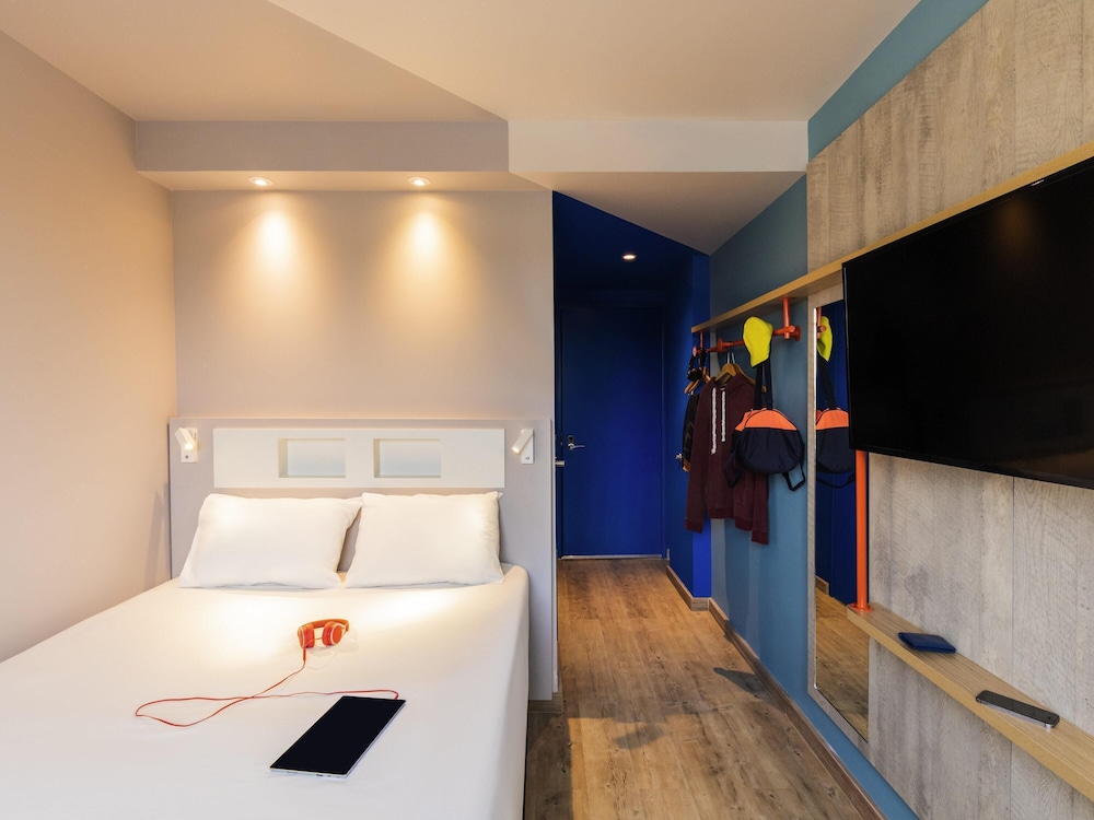 Habitación Estándar con una cama matrimonial del hotel ibis budget Aguascalientes Norte. Foto 2