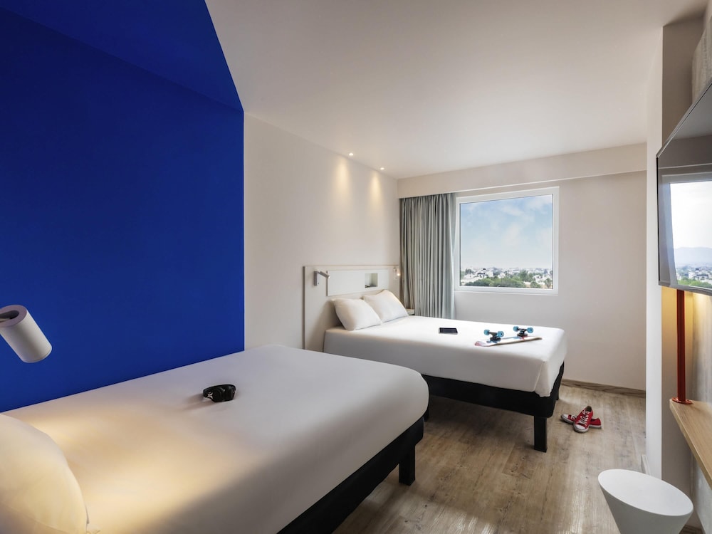 Habitación Estándar con dos camas matrimoniales del hotel ibis budget Aguascalientes Norte