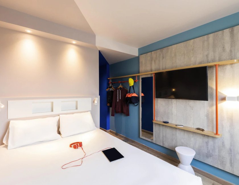 Habitación Estándar con una cama matrimonial del hotel ibis budget Aguascalientes Norte. Foto 2