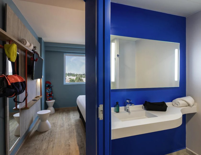 Habitación Estándar con una cama matrimonial del hotel ibis budget Aguascalientes Norte. Foto 3