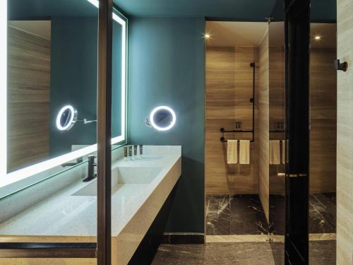 Suite superior, 1 cama king size del hotel Novotel Mexico City Toreo. Foto 5