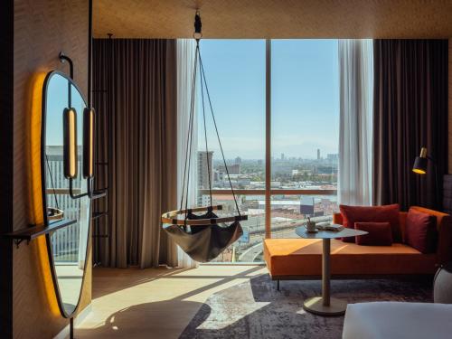 Suite superior, 1 cama king size del hotel Novotel Mexico City Toreo. Foto 6