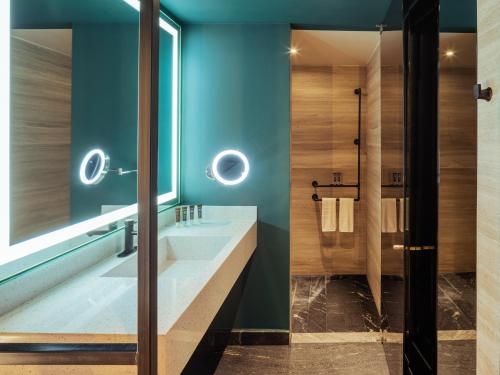 Suite superior, 1 cama king size del hotel Novotel Mexico City Toreo. Foto 8
