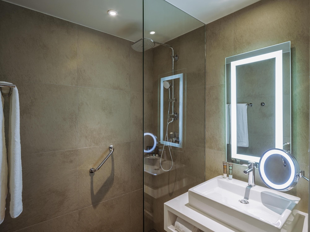 Habitación superior, 2 camas dobles del hotel Novotel Mexico City Toreo. Foto 6