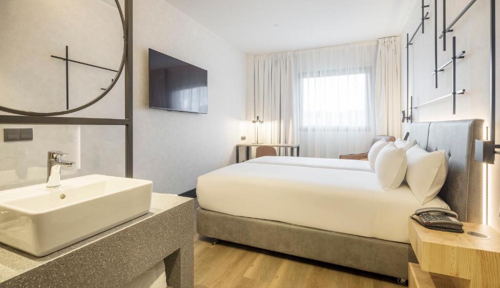 Habitación doble del hotel Ilunion San Mamés. Foto 1